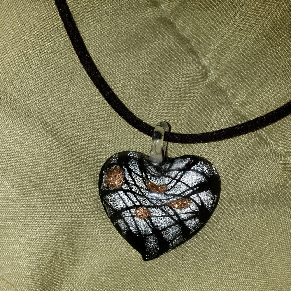 🌻 Glass Heart Necklace